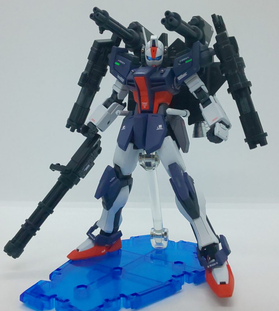 Barrage(弾幕)の名の通り、ガトリングガンによる厚い弾幕で蹴散らすことを目的としたストライカーパックです。量産機ならではの特徴として、このBarrageStrikerを装備した機体が多ければ多いほど、弾幕も更に激しくなり、その効果は大きくなります。