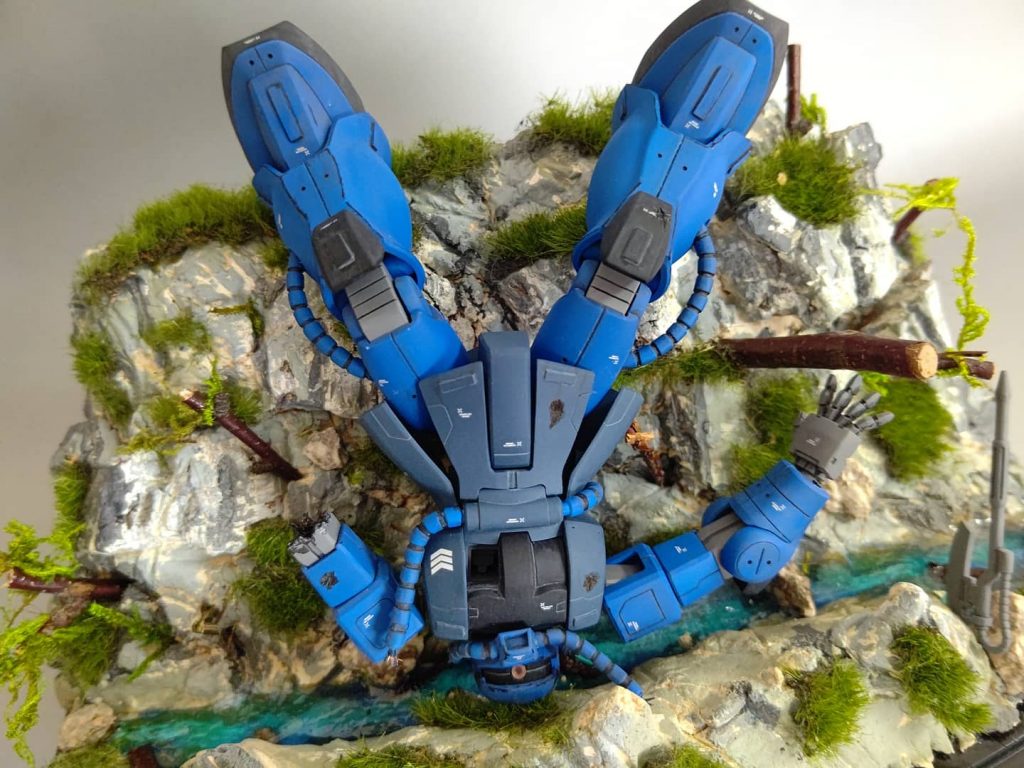 大嫌いなザクを崖から突き落としてみた件–2枚目/制作者：滝 由佳理