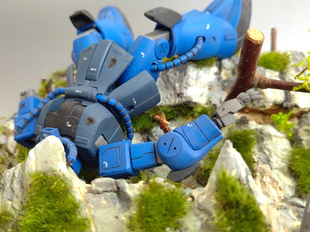 大嫌いなザクを崖から突き落としてみた件–4枚目/制作者：滝 由佳理