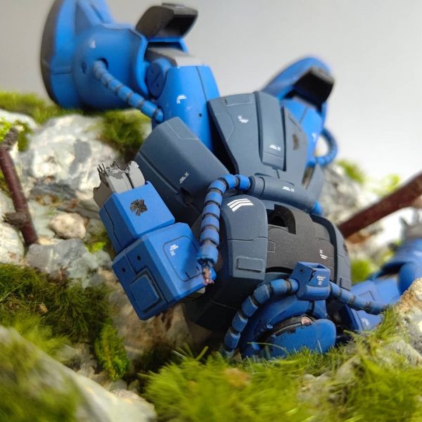 大嫌いなザクを崖から突き落としてみた件