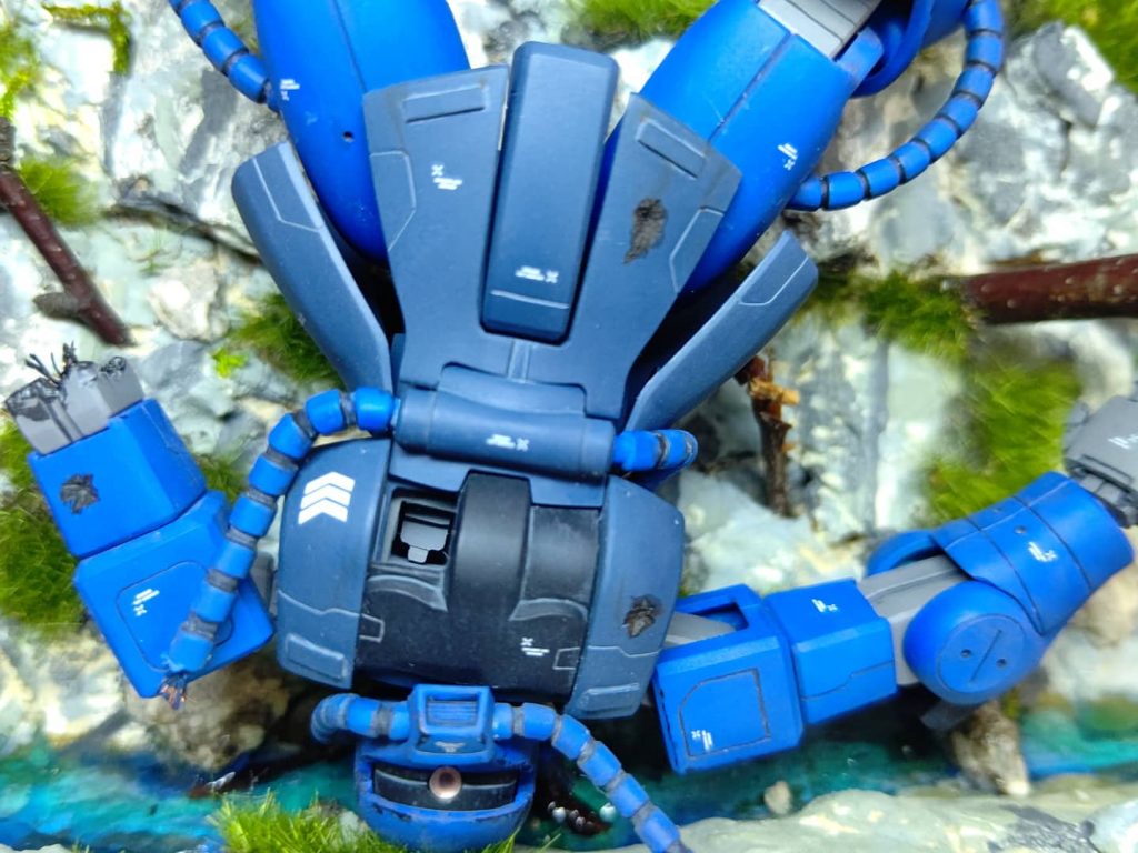 大嫌いなザクを崖から突き落としてみた件–3枚目/制作者：滝 由佳理