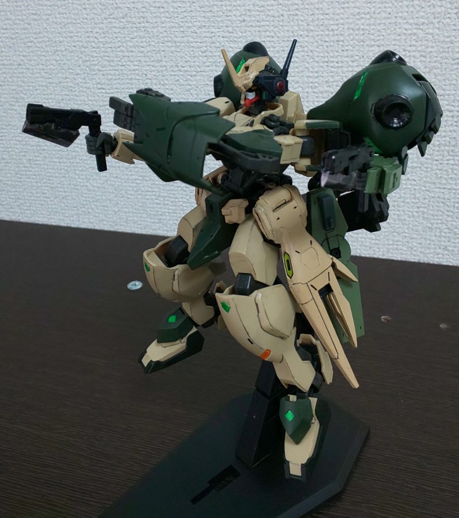 何枚かポージング。シールドは向きを変えられるので自然なポージングが出来ますね。