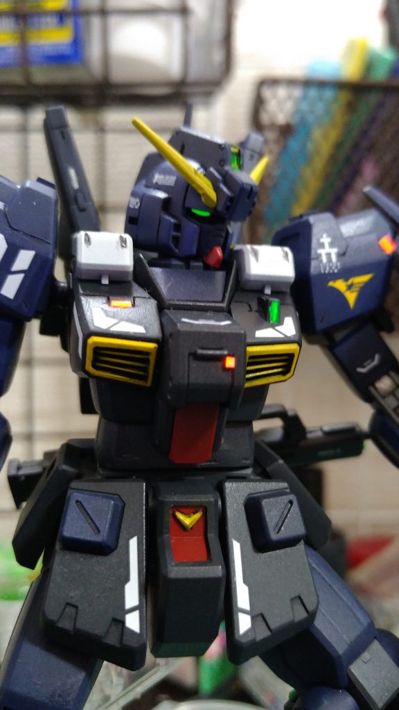 モビルスーツ起動蛍光塗料で塗った所にブラックライトを当てて発光させています‼️ 