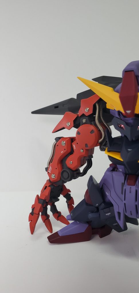 メインとも言えるゼルトザームアルム。指は全可動する様に全部の関節を加工してます。これで手に様々な表現をつける事が出来ます。また、パイプはワンパターンにならないように黒パイプとスプリングに変えてます。