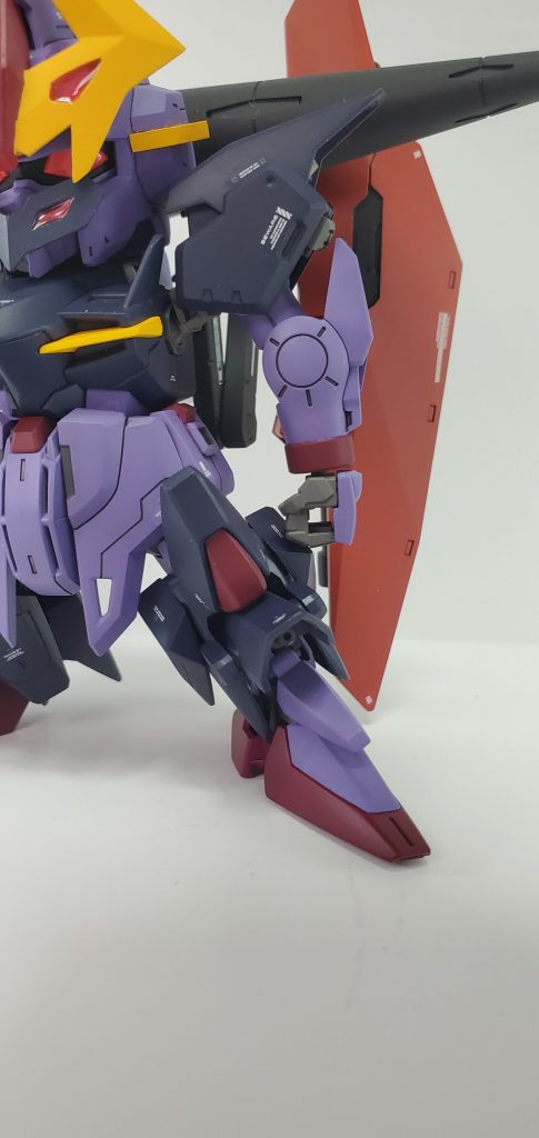 足アップ。全可動を目指したのでしっかりと膝が曲がるようになってます!ただ足のボリュームと短さで殆ど曲げられないんですけどね…更にスネのバルカン?も展開できるようになってます。