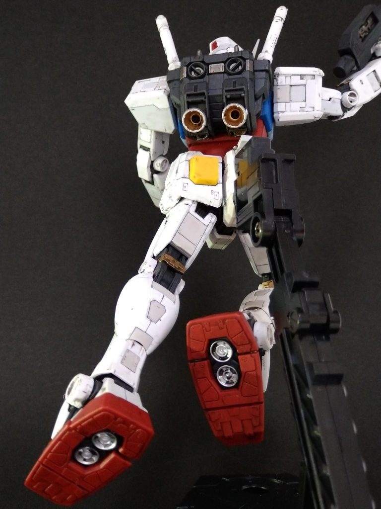 バックパックとバーニアフェチです。バーニアは4アーティストマーカーで塗りました。メッキ感に驚き。