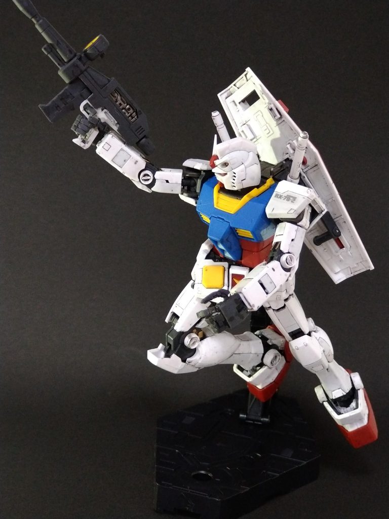 よく動くんですが、その分、ぐにゃぐにゃぽろぽろ、ポージングが大変でした。