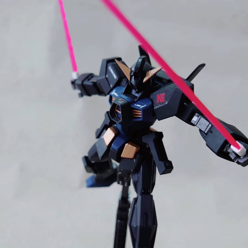 二刀流も様になってます