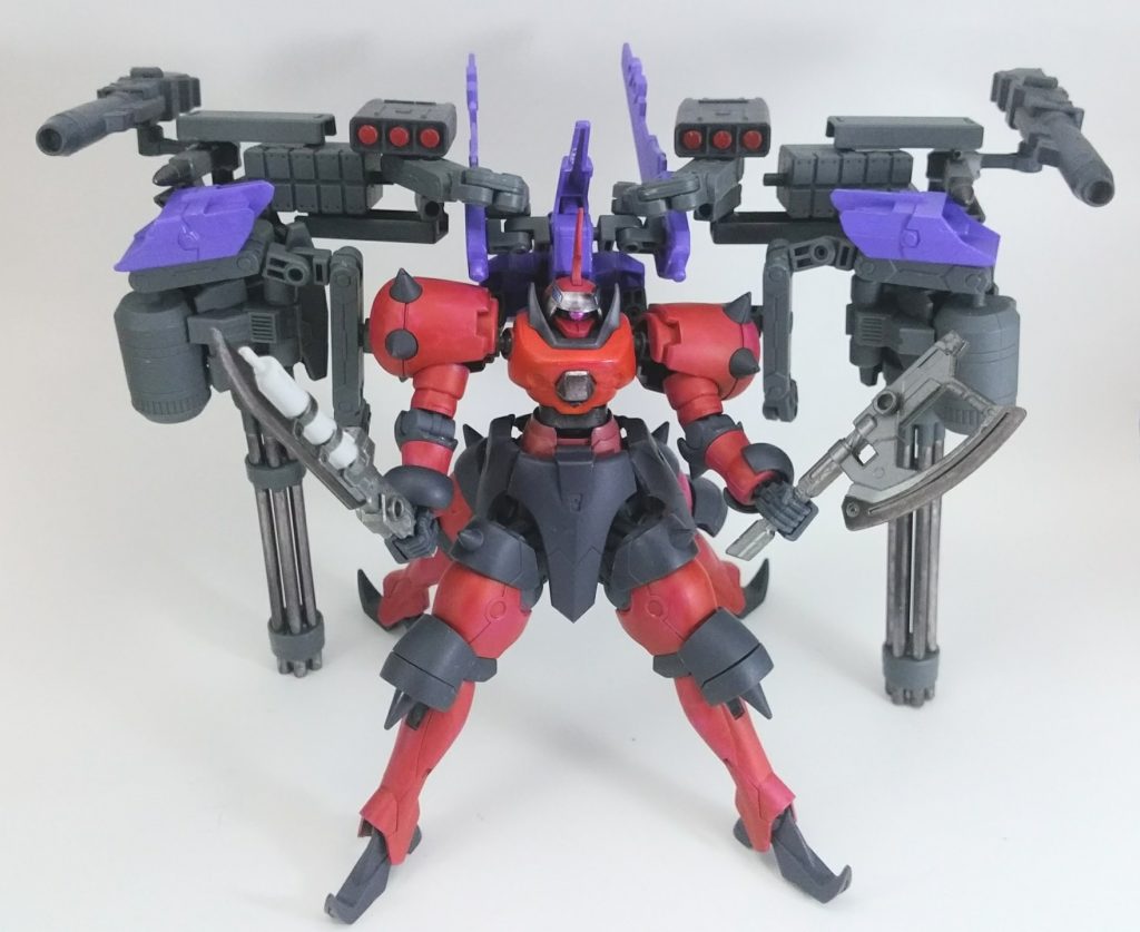 合体形態です。4本足なので武装マシマシでも問題無く装着できます。