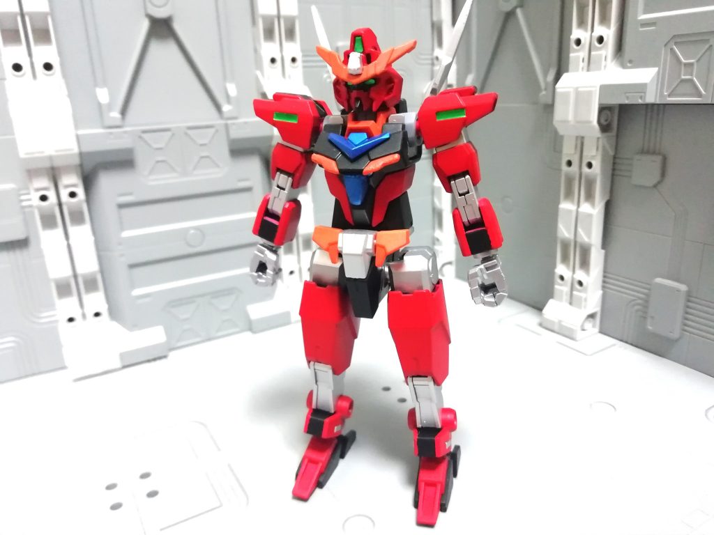 素立ち。当初は赤と黒のツートンカラーの予定でしたが物足りなく見えるので様々な差し色を追加しました