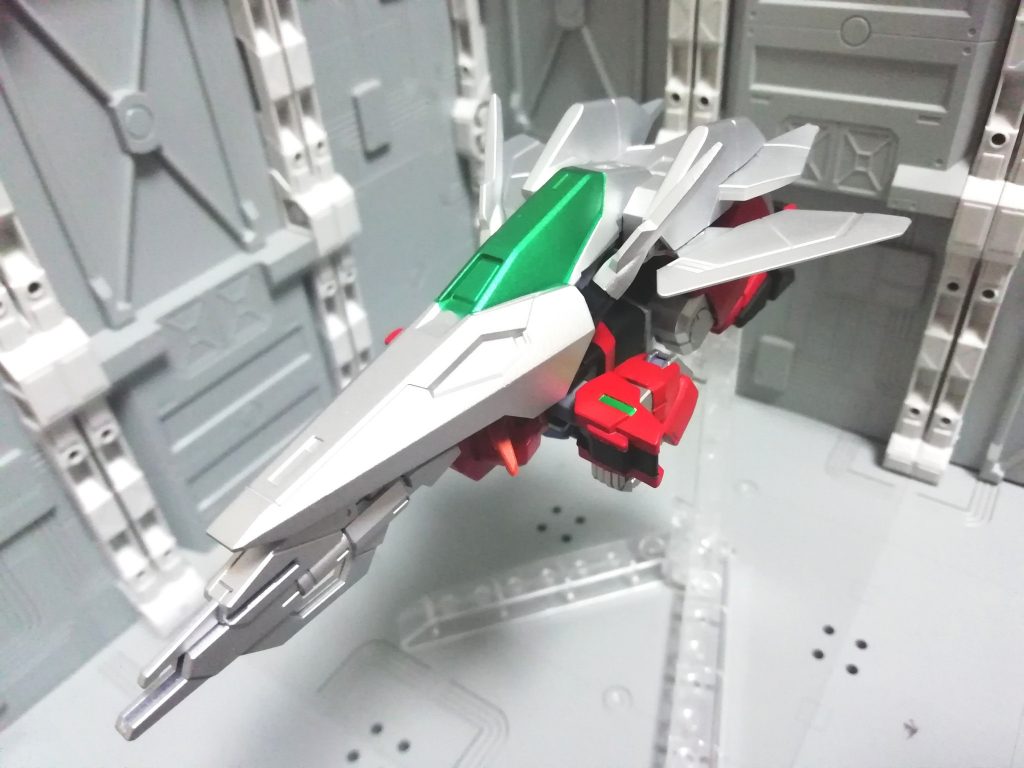 コアフライヤーに変形!!リアルな戦闘機に見えるようコアディフェンサー部分はシルバーカラーに塗装