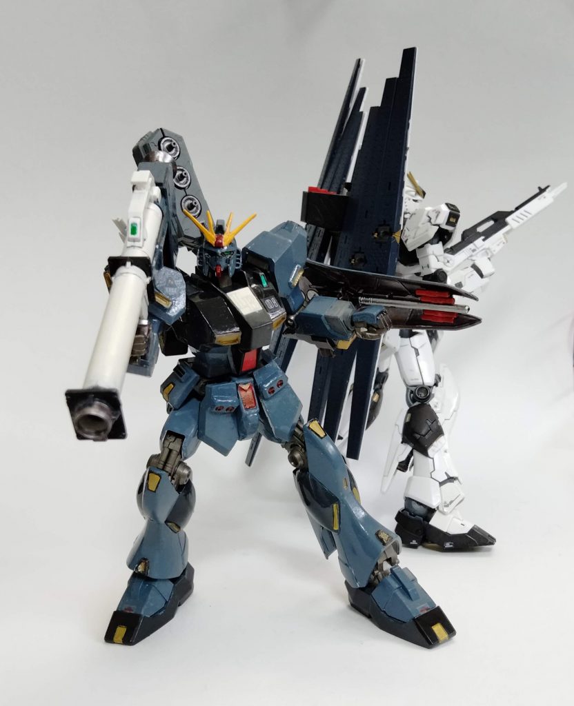 アムロみたいに背面バズーカという器用な技は出来ません（笑） 