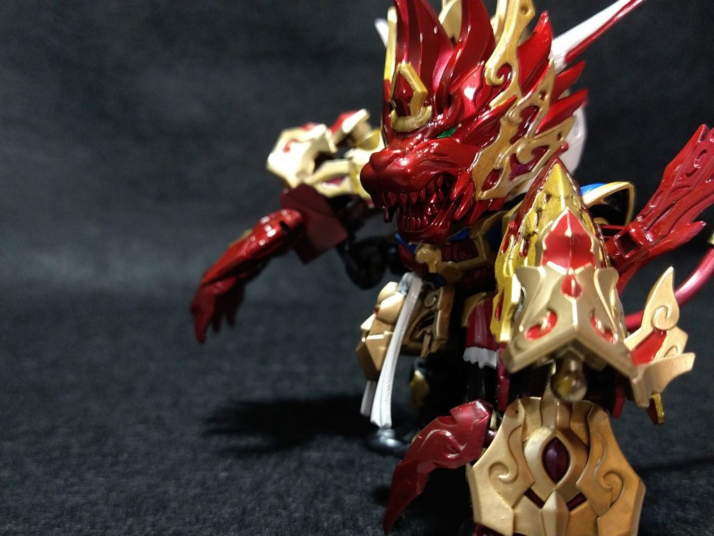 悟空シルエットの角飾りが、少し色味が寂しい気がしたので色を足してます。