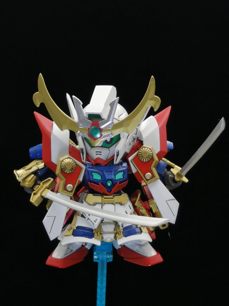 ヴァサーゴ兜のとさかをカクカクにもしています。