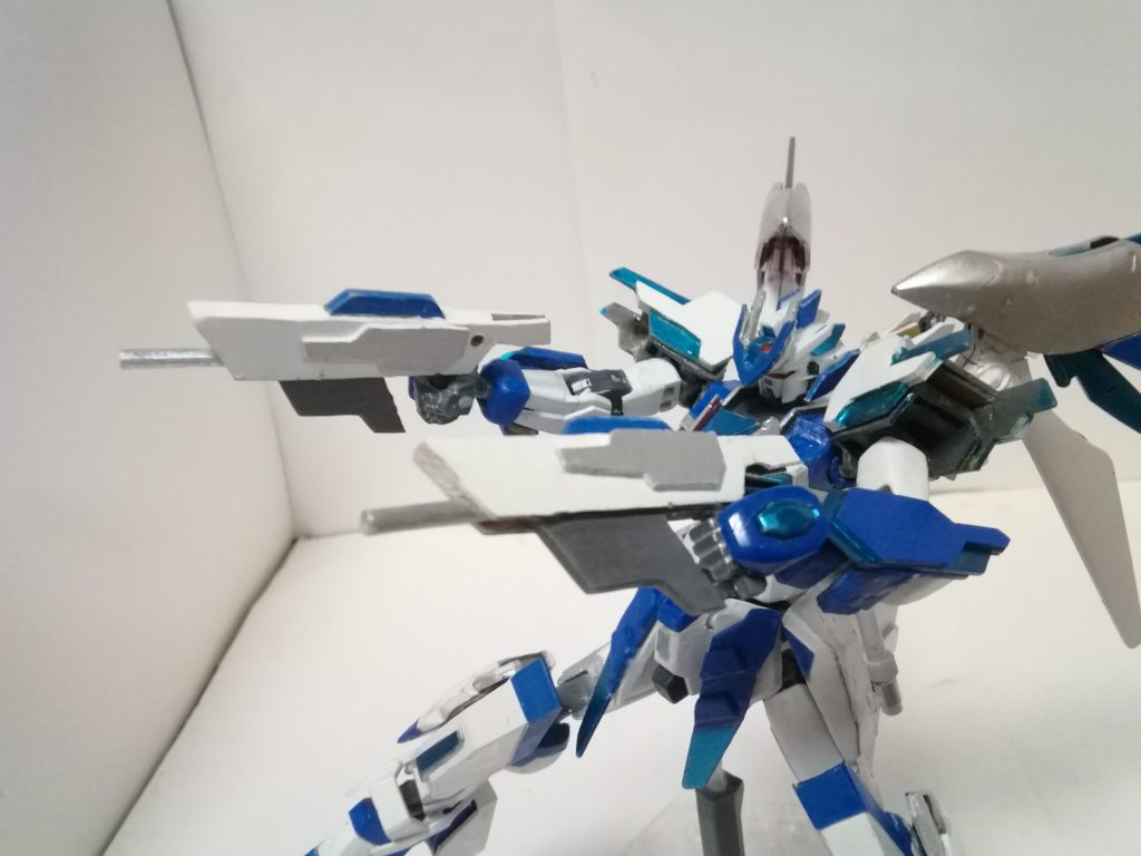 オブリビアビームマシンガン普通のビームライフルに比べて威力は劣るが、高速連射が可能でビームの弾幕を張ることができる