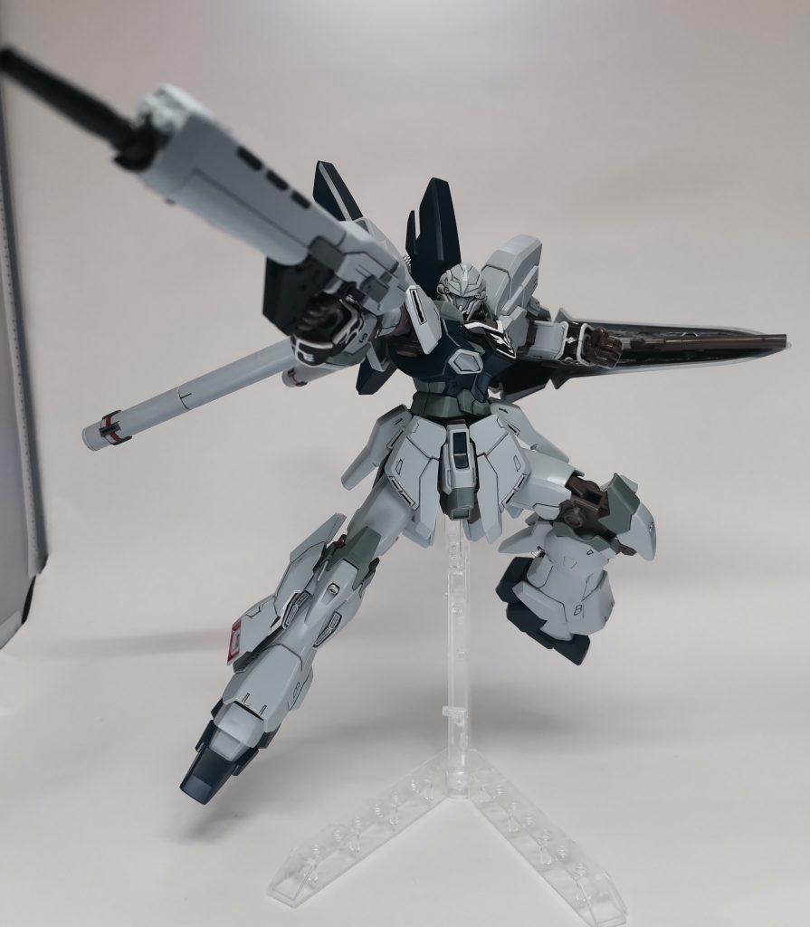 メイン武器でもあるライフル構えポーズポージングとる際にパーツがポロポロ外れてしまうことが多く撮るのに苦労しました^^;