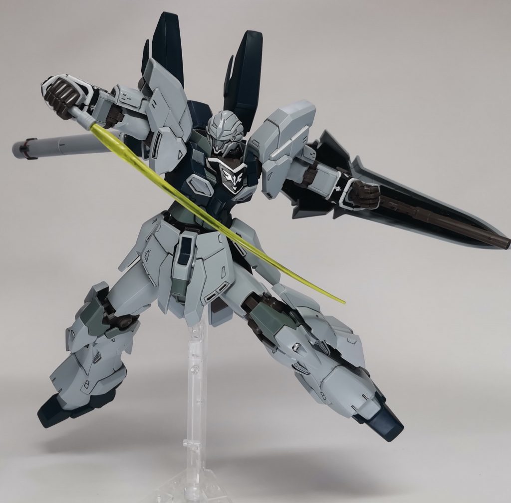 次にビームサーベル振る瞬間のポーズこの写真は今回撮った中でもお気に入りの写真です。やっぱりシナンジュスタインかっこいいですね