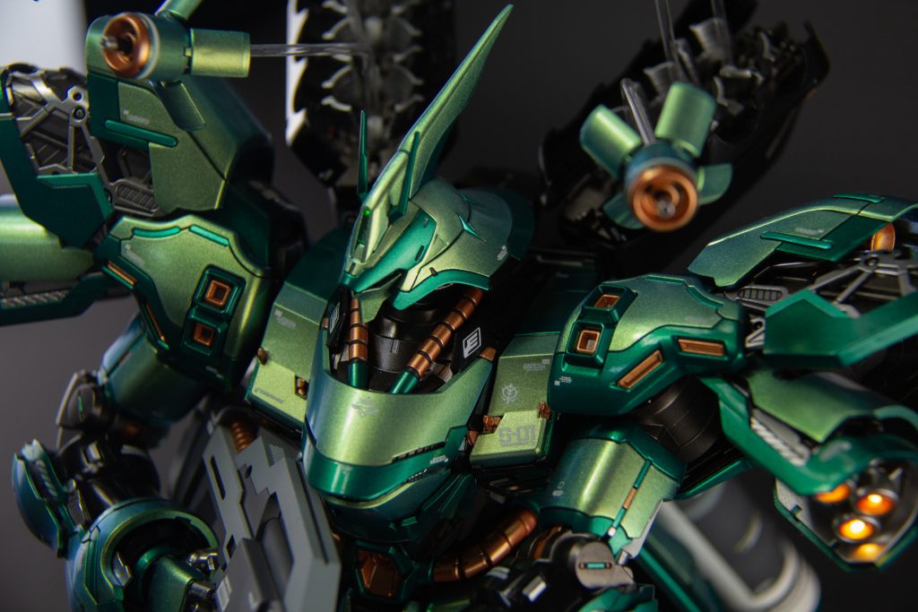 MG Sazabi with LEDs–2枚目/制作者：TS Workshop