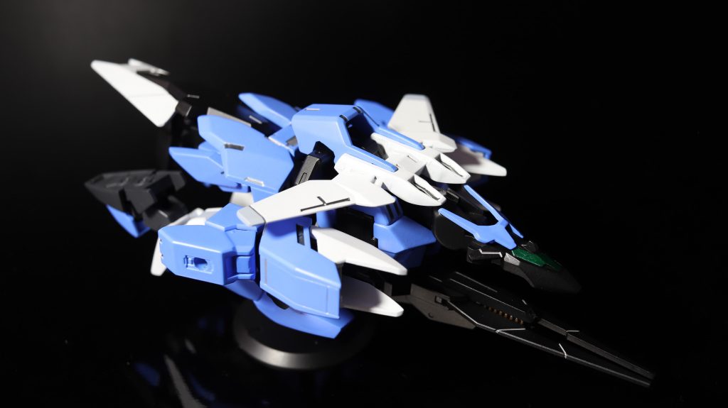 アースアーマー私、実を言うとアーマーとしての方が好きだったりしますw合体状態も好きですが、このフォルムがたまらない!!気づきにくいですが、アーマー台座には砲身があるので、そこはビームが出る様なイメージで穴を開けて、よりリアリティに近くなってます。※裏の肉抜き穴も埋めてますが…次のアーマーはしたくないw 超面倒でした…