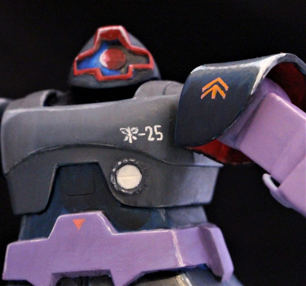 首が回るように加工。