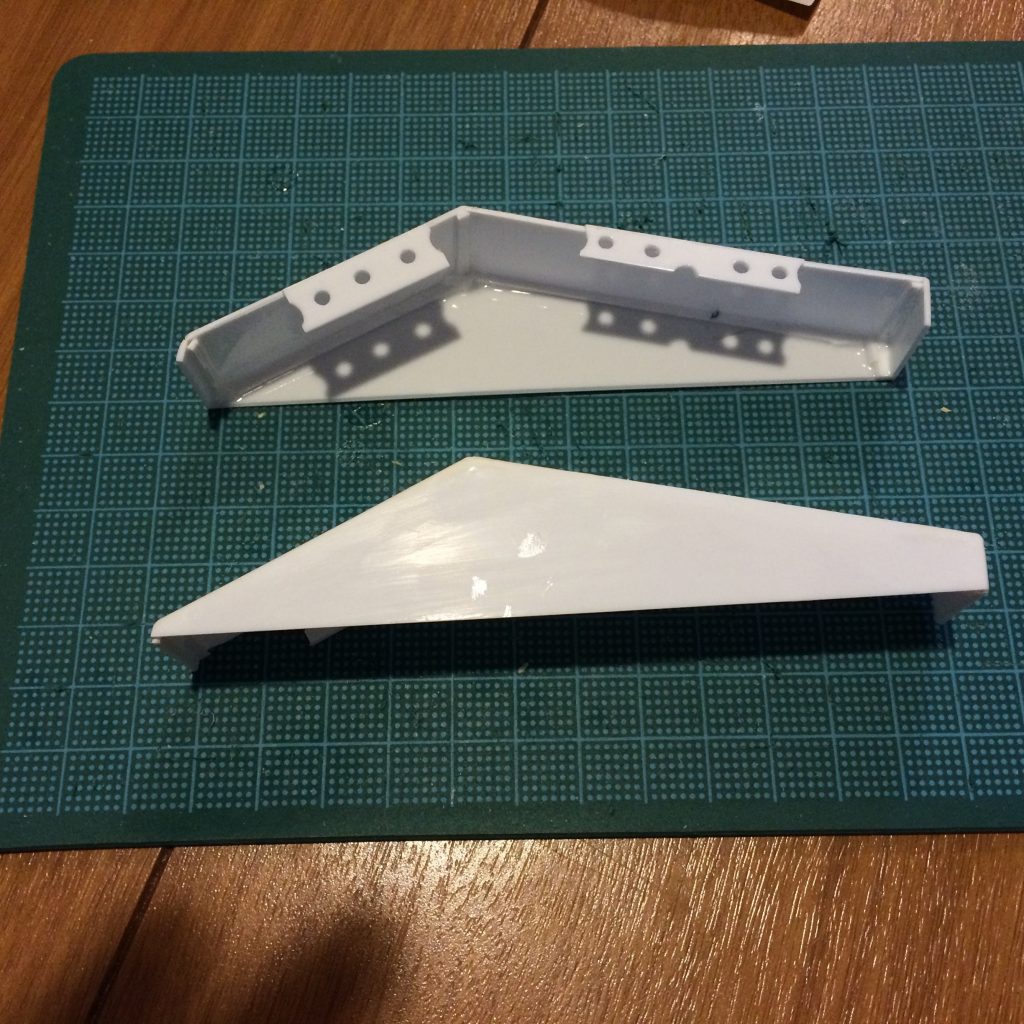 履帯のカバーをプラバンで自作.