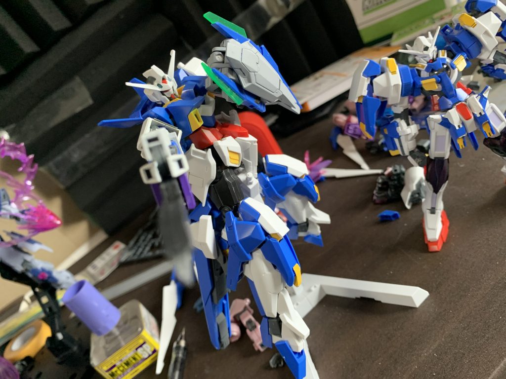 機体に持たせてみてもう片方の腕がさみしかったのでクアンタのシールドを持たせてみました。