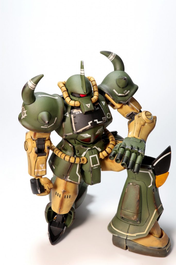 連邦軍の追撃を掻い潜り一休みの図次は弾痕とか、ダメージ表現にも挑戦したいですね