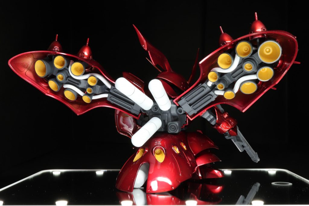 プロペラントタンクの肉抜きを埋め、バインダーの裏はメッシュのコードでディテールアップしました。