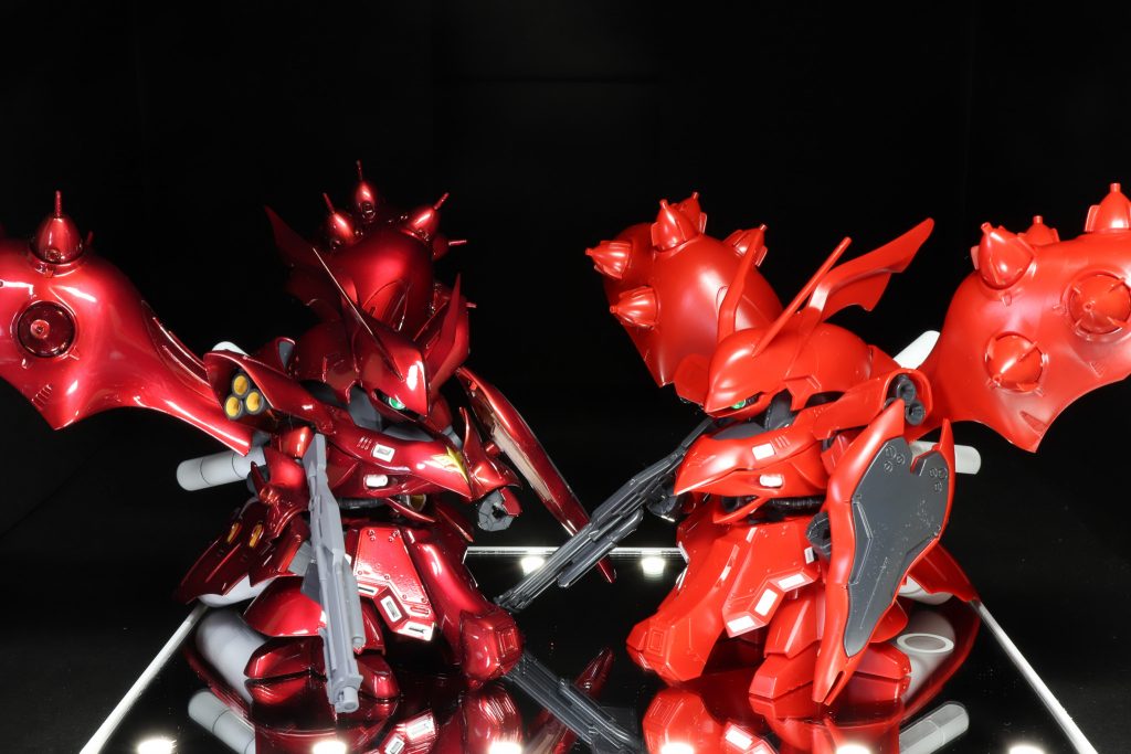 パチ組みのナイチンゲールと並びで。各部かなり形状変更していることがわかるでしょうか。