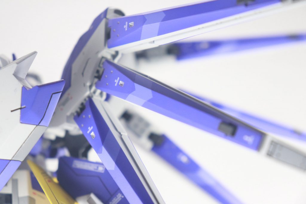 今回、青は2色使い、各部に塗り分けをしてみました。