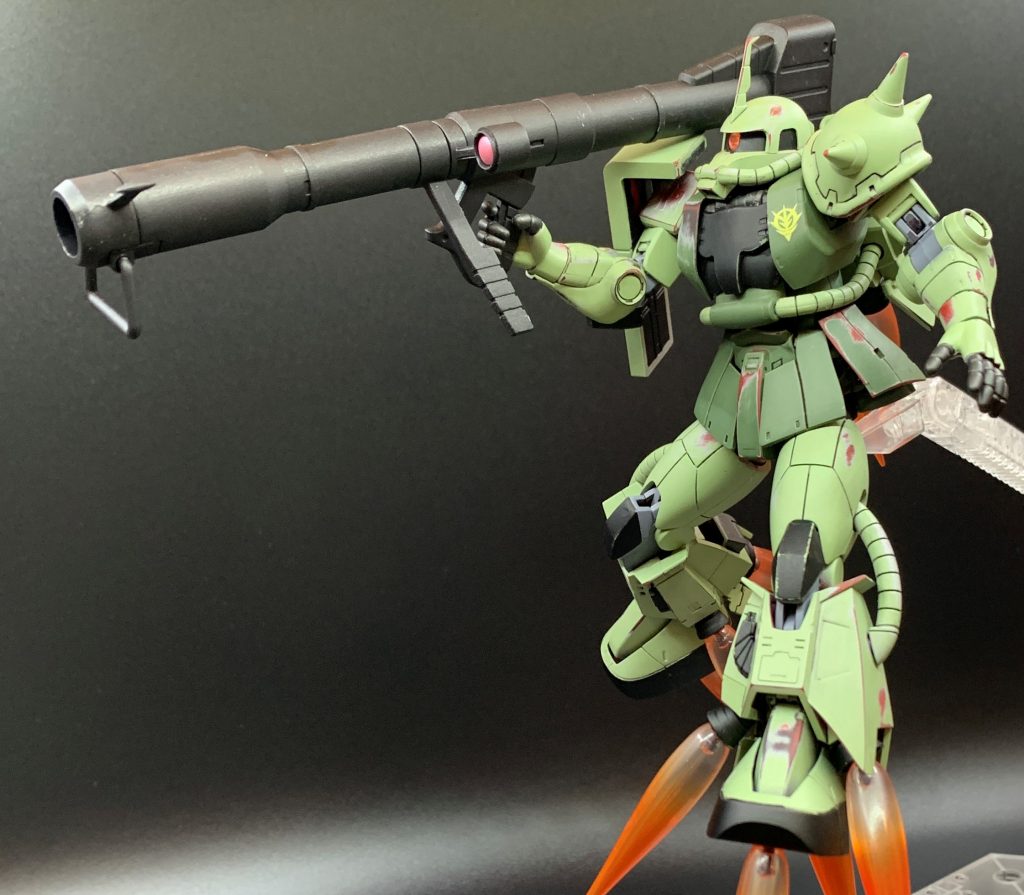 付属のバズーカは製品のままだと分割線がカッコ悪いのですが、接着されてしまっていて容易には分解不可&材質が不明なのでそのまま放置です。