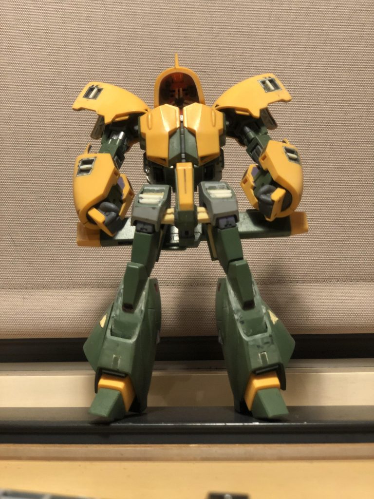 製作中の様子。ほんとは下半身のヴォリュームアップもしたかったんですが、可変機は弄りにくいので断念しました。