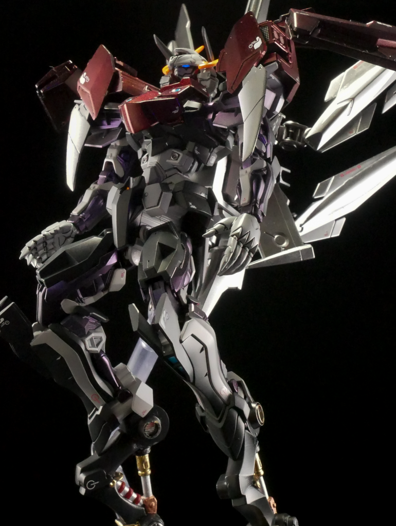 ロードアストレイ ダブルリベイクのレベルソ形態をベースに、より野性味が増すように全体的に改修を行いました。