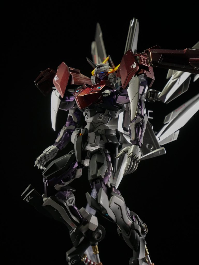 頭部も目が見えやすいように改修していますが、それでも煽った角度+ブラックライトでなんとか写真に映ります(笑)