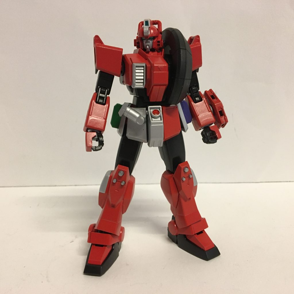 08ドライブはベース以外はすべてジャンクパーツを使用しており、ほかのガンプラからの目立ったパーツは使用していません。頭部はアンテナをなくし、付属のキャノン砲のパーツを使ってドライブの頭を再現しました。胸部のタイヤパーツはコトブキヤのジャンクを使用し、これが今回のドライブを製作できたキーパーツになりました👍