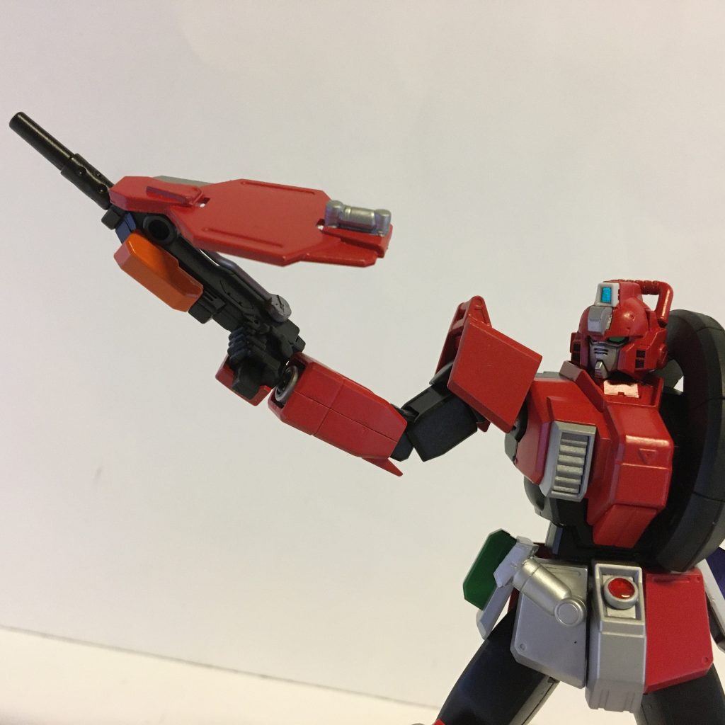 専用武器も製作してます。写真がこれしかありませんがマシンガンベースでドア銃をつくりました。ビルドストライクのシールドをくっつけて可動、半ドア状態も再現可能ですww腰のマガジンも併せてそれぞれフレア、スパイク、シャドーのカラーにしてます。