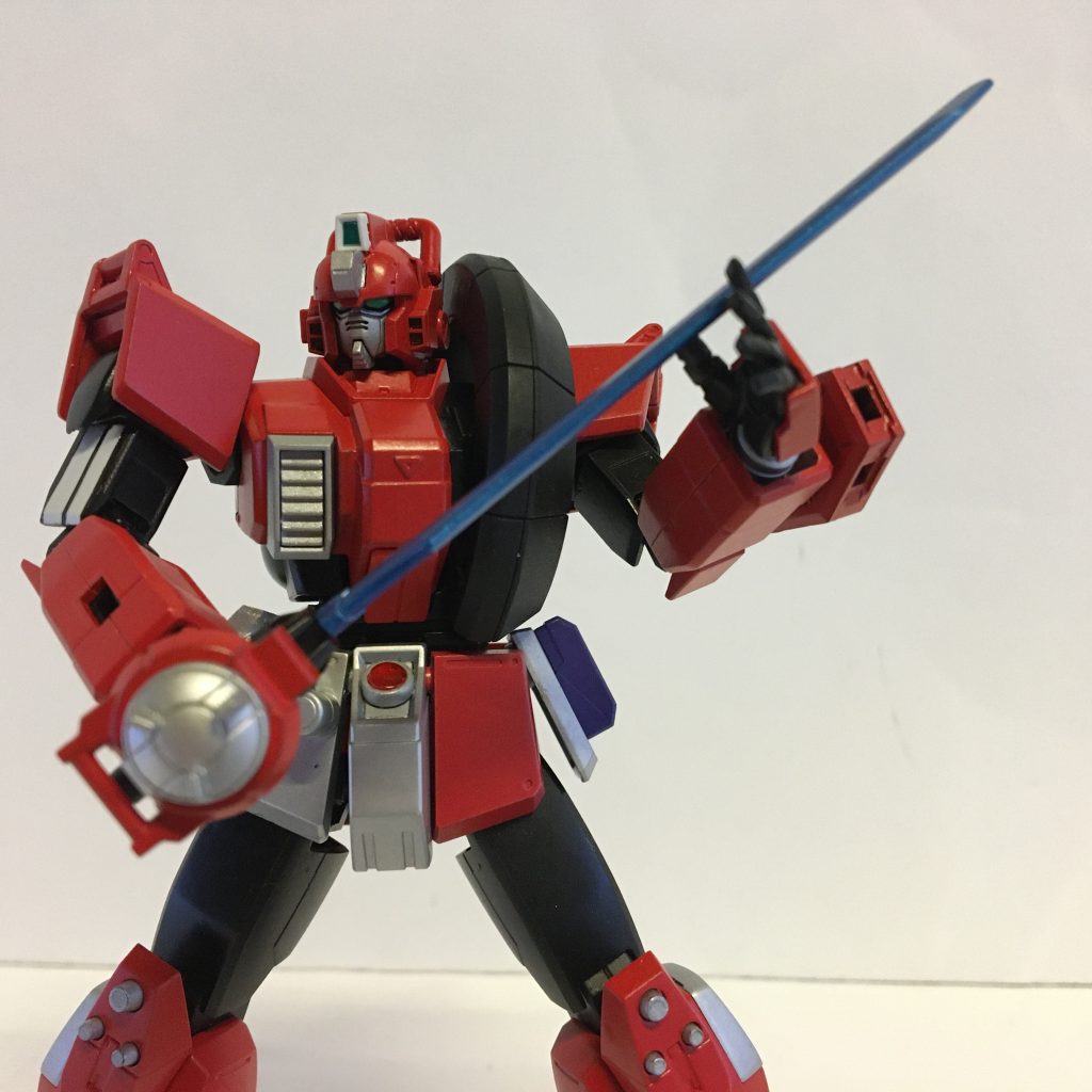 ハンドル剣は30MMのパーツをそれっぽく色分けしました。この武器構えポーズはお気に入りです✨