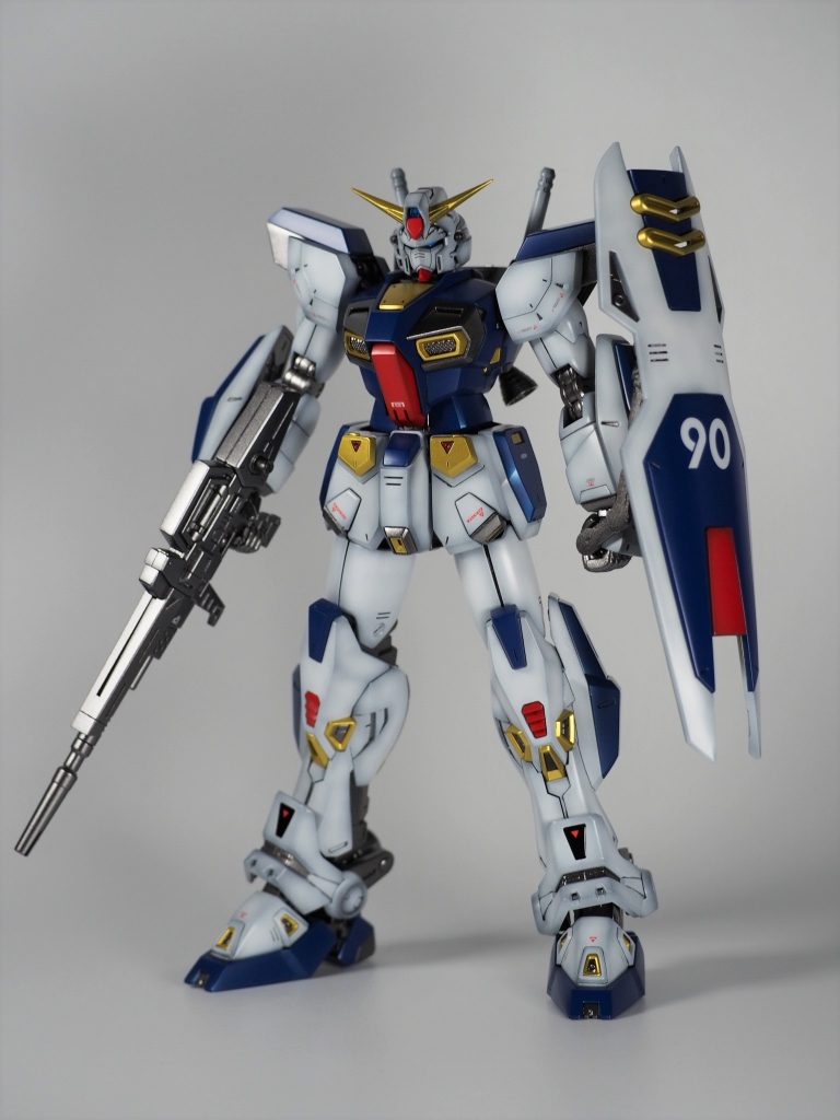 生デザインは平成ガンダムの元祖なだけ非常にプレーンな作りMGの商品化のシステム上、拡張装備を別途用意しないとややボリューム不足感は否めないがこれ単品でも出来はめちゃくちゃいい