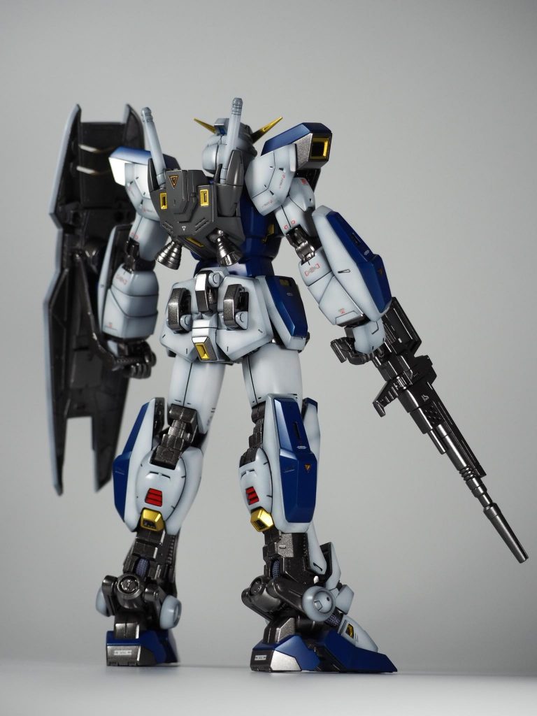 生後ろフレームはメタリック塗りのつやあり仕上げ装甲は半つや仕上げでメリハリをつけてますABS関節なのでサフは念入りに行いました