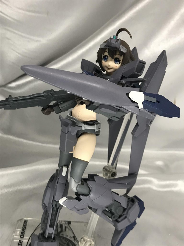 これは守れてるんか? と思ってしまう盾。変形時にこれがカッコいいんすよ! この子変形しませんけど。