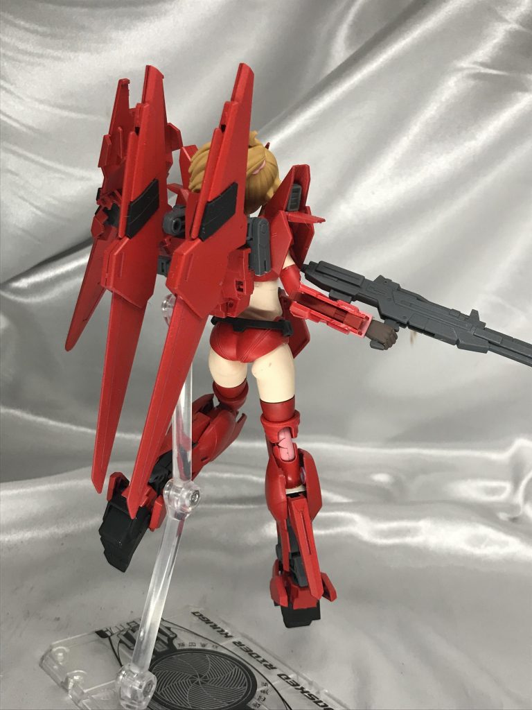 お気づきの方もおられるかもしれませんが、正味な話デルタガンダムではなく、百万式から組み上げているので胸周りとフロントスカートなどが若干違います。