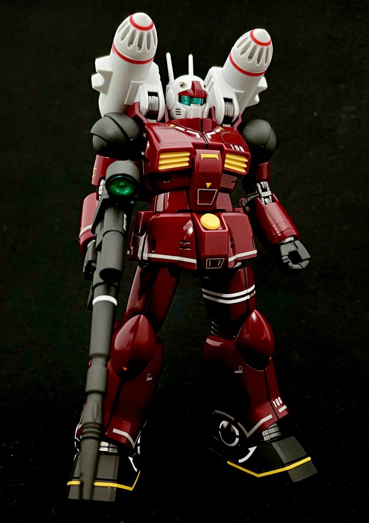 赤の装甲は成型色のまま。グレー部分を、ダークアイアンとスターブライトアイアンで塗装しました。