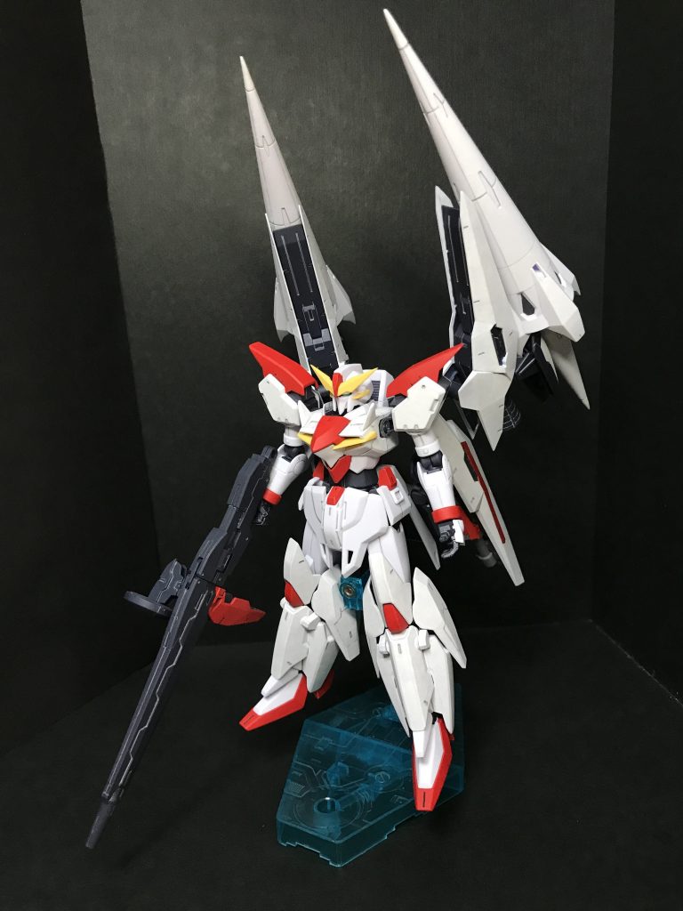 素立ち赤色を使いたかったのでオリジナルの青を赤に、薄紫を白にしました。目を引くのは背負い物のランスですね。自分ではドリルと呼んでます。絶対強いです。