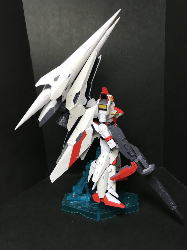 素立ちを横から砲門を格納してるシールドはお尻のアーマーに付けています。アームがあるので自由度が高くて良い感じです。シールドにはスジボリで柄を入れてみました。ドリルにもスジボリしました。