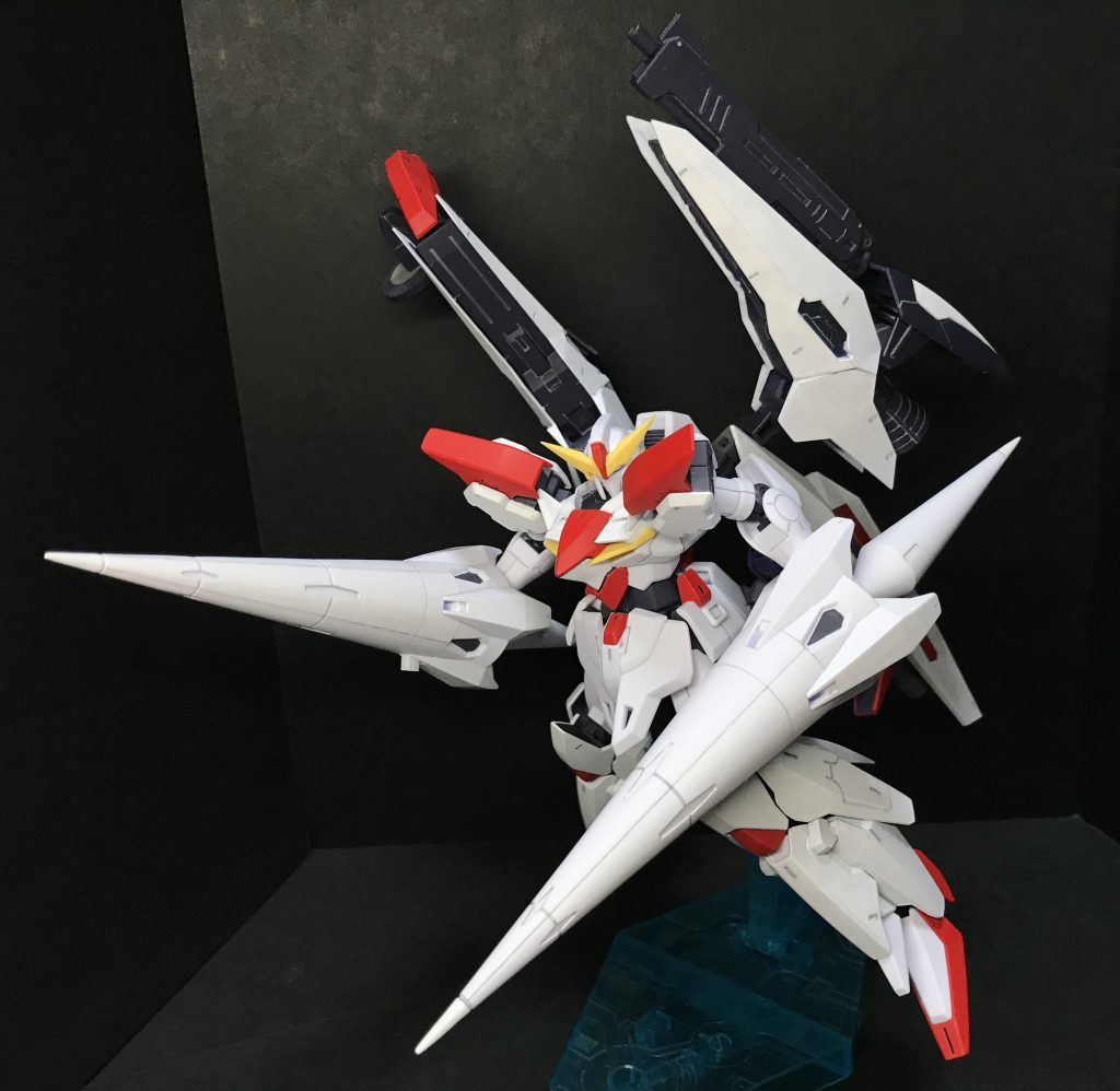 アクションショット④お待ちかねの両手にドリル装備。かっこいいですね。絶対強いです。撮影中に気付いたのですがバックパックのドリル接続用に開けた穴に、ライフルのグリップがそのまま刺せました。二つのライフルを懸架出来るのもドリルのおかげです。