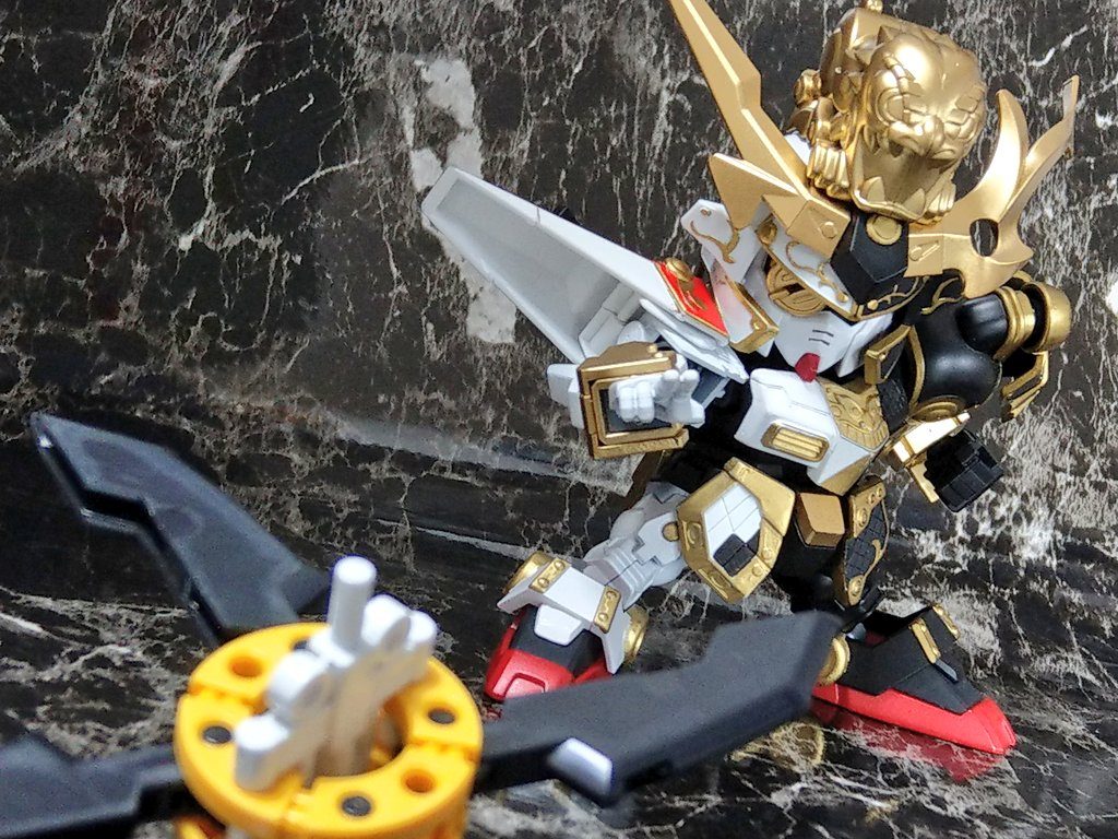 ホントは全部完成させてからあげたかったけど、本体完成した時点でテンションあがっちゃったので仕方なしその他武装はおいおい作成します。次は刃斬武将軍作りたいですね……