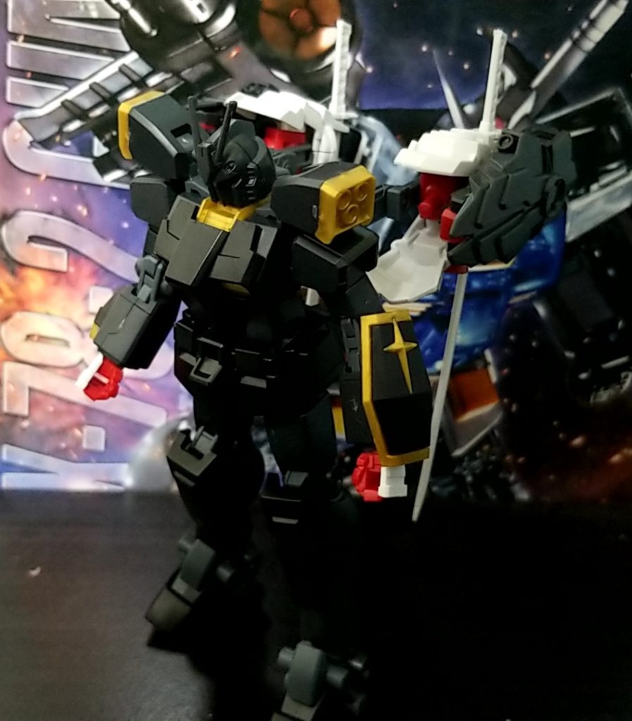 ライトニングブラックウォーリアを使用両サイドの手甲は外して30mmのパーツを付けているハンドパーツはブラックウォーリアのままだと刀が握れなかったのでアストレイのものに差替経が太かったので240番のスポンジヤスリで削って丁度いいぐらいに調整