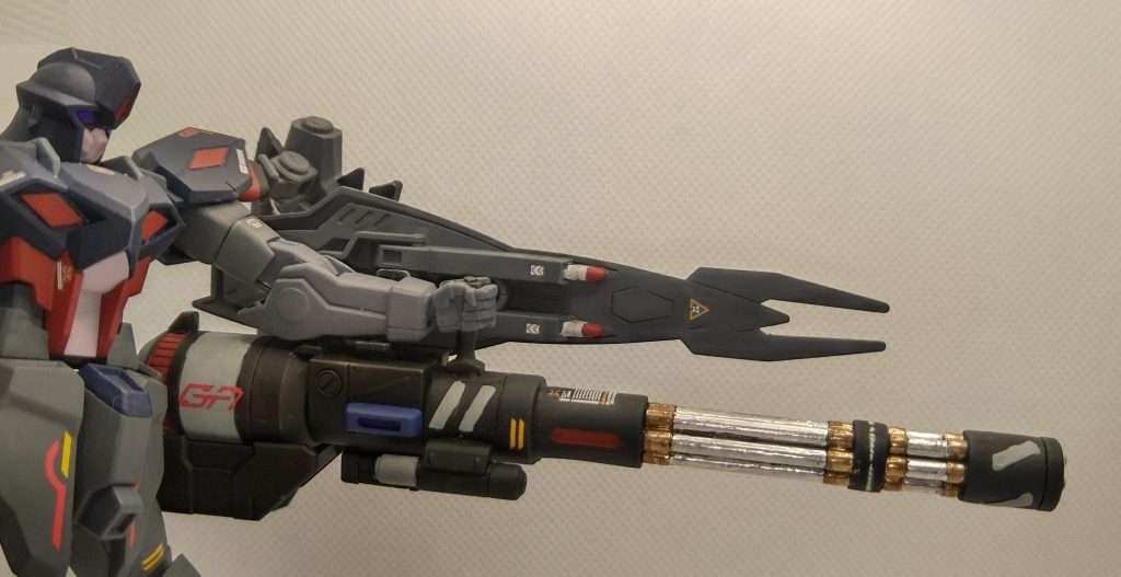 シールドガトリング シールドの下部に装備した大型ビームガトリング砲、弾幕による制圧能力が高い