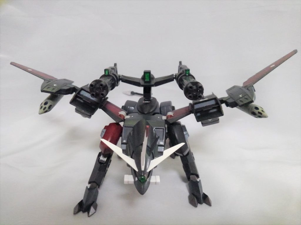 ウイングにつけているミサイルランチャーはガンプラのではなく、30MMのものを使い、接続はネオジム磁石を使っています。ただ、ミサイルランチャーの方は磁力が弱いものを使ってしまったので、クリップをカットしたものを接着してして、そちらに着けれるようにしています。