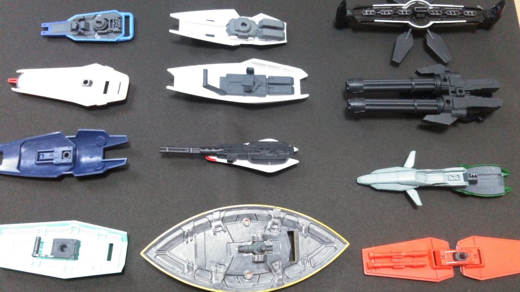 こちら、裏面(ディバイダーはハモニカ砲展開時)になります。 ライフルコレクションとか、実体剣コレクションとかも考えていましたが、まずはお試しと言うことでシールドオンリーで揃えました。